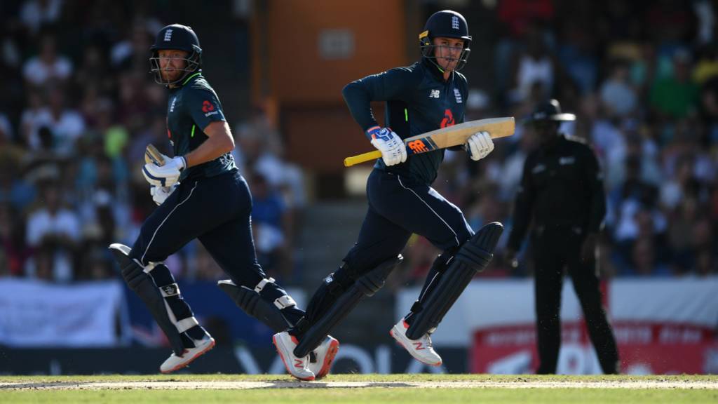 Jason Roy and Jonny Bairstow run between the wickets