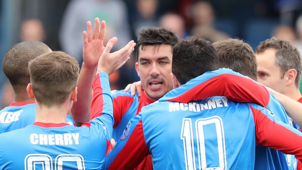 Ards beat Glentoran 2-0