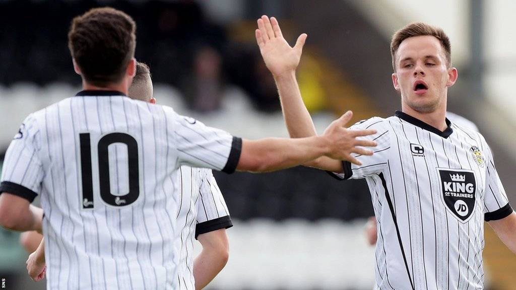 St Mirren celebrate Lawrence Shankland's goal