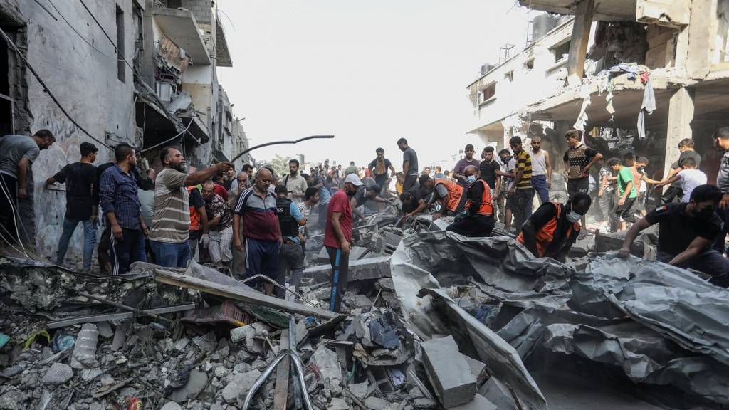 People conduct a search and rescue operation for Palestinians stuck under the debris of a destroyed building after the Israeli airstrike in Rafah, Gaza on October 22, 2023
