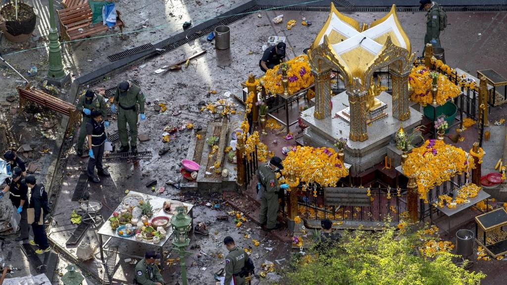 Police at Erawan Shrine in Bangkok (18 Aug 2015)