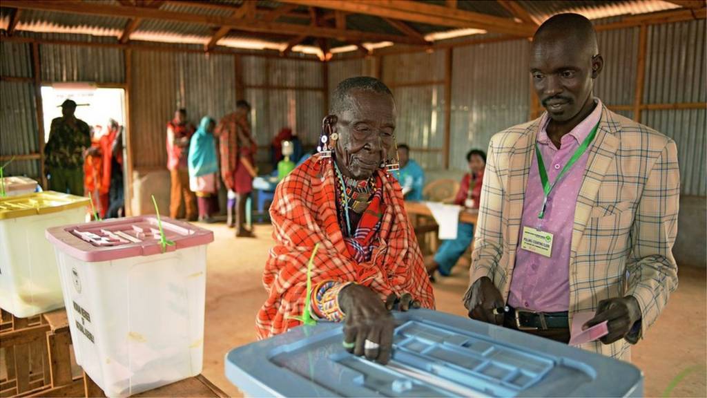 Old woman wey wan vote for Kenya