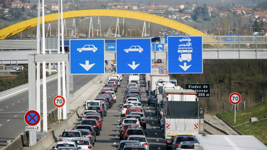 Border between France and Switzerland (17 March)