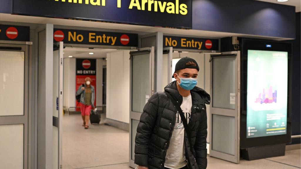 Coronavirus: England to scrap quarantine for arrivals from 'low risk' countries