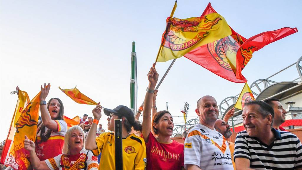 Catalans Dragons supporters