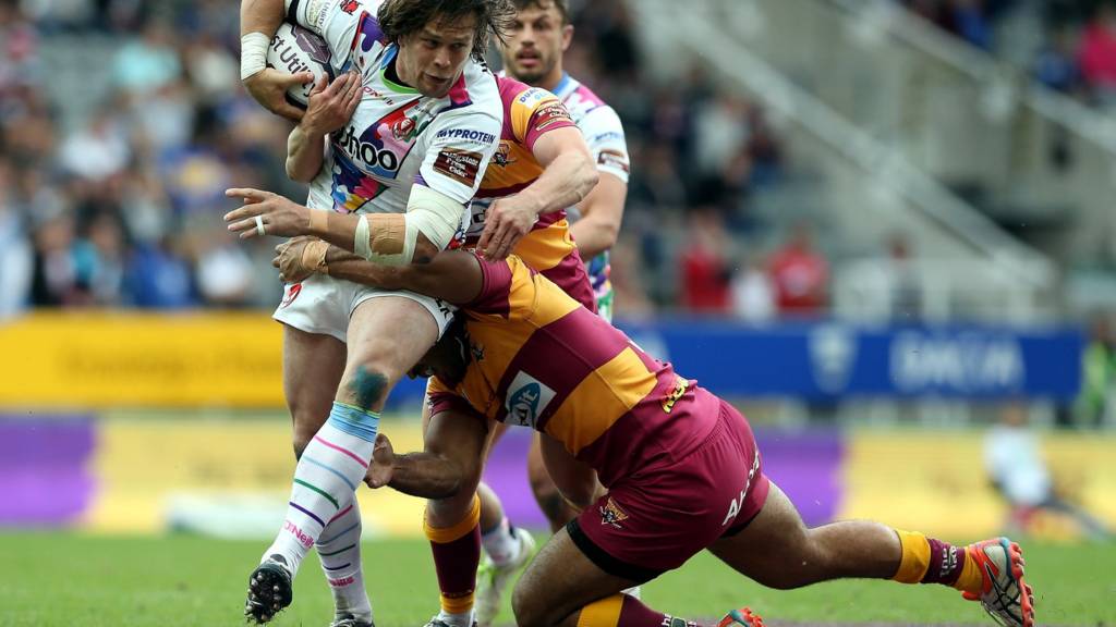 Louie McCarthy-Scarsbrook tackled by Sebastine Ikahihifo and Kyle Wood