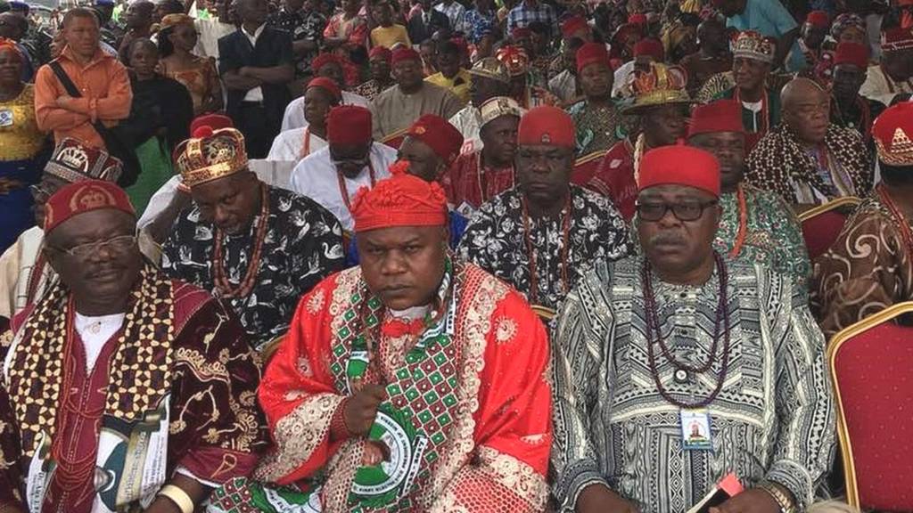 Ndị biara akwa Alex Ekwueme