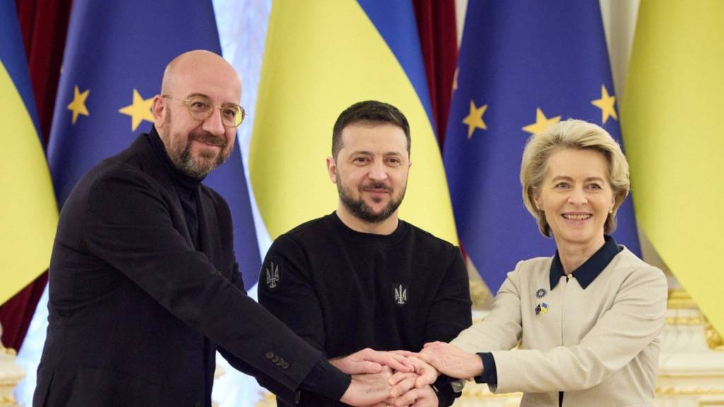 Ukrainian President Volodymyr Zelensky poses with EU officials Charles Michel and Ursula von der Leyen