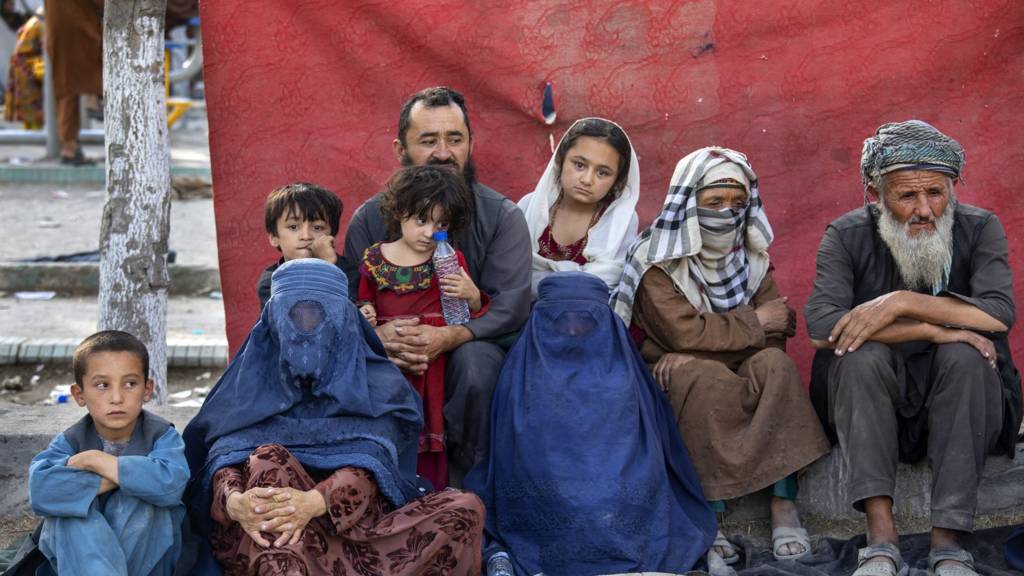 Family of IDPs in makeshift Kabul camp (12 August)