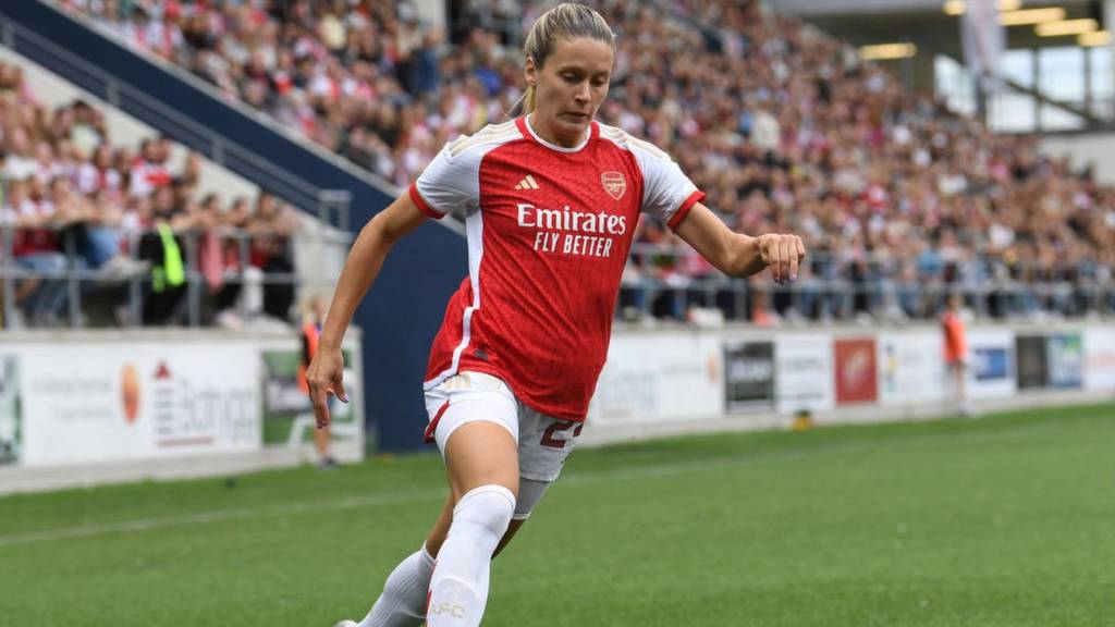 Arsenal put one foot into Women's Champions League last 16 thanks