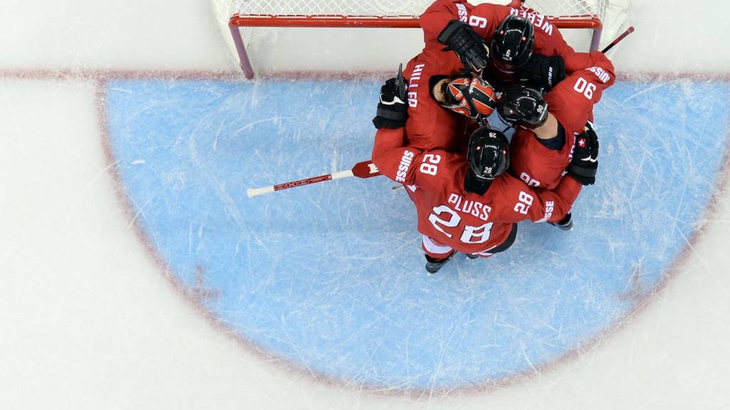 Switzerland's Ice Hockey players huddle