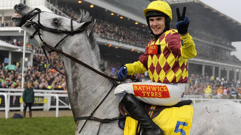 Tom Scudamore riding Dynaste