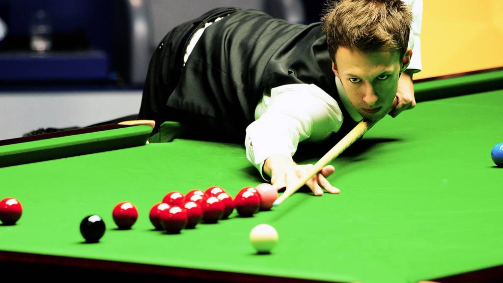Judd Trump prepares to take his next shot