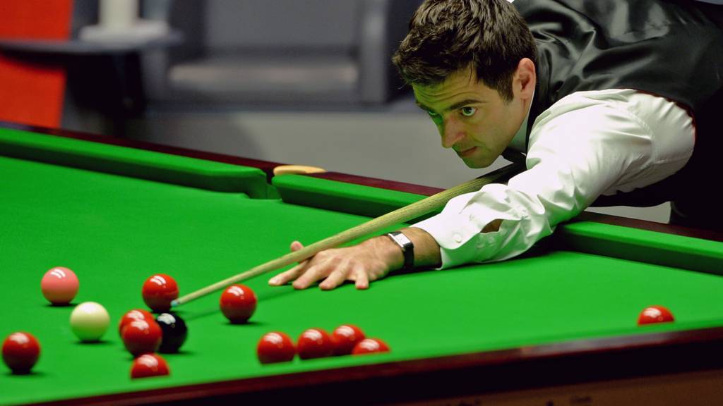 Ronnie O'Sullivan cues carefully at the final of the World Snooker Championship