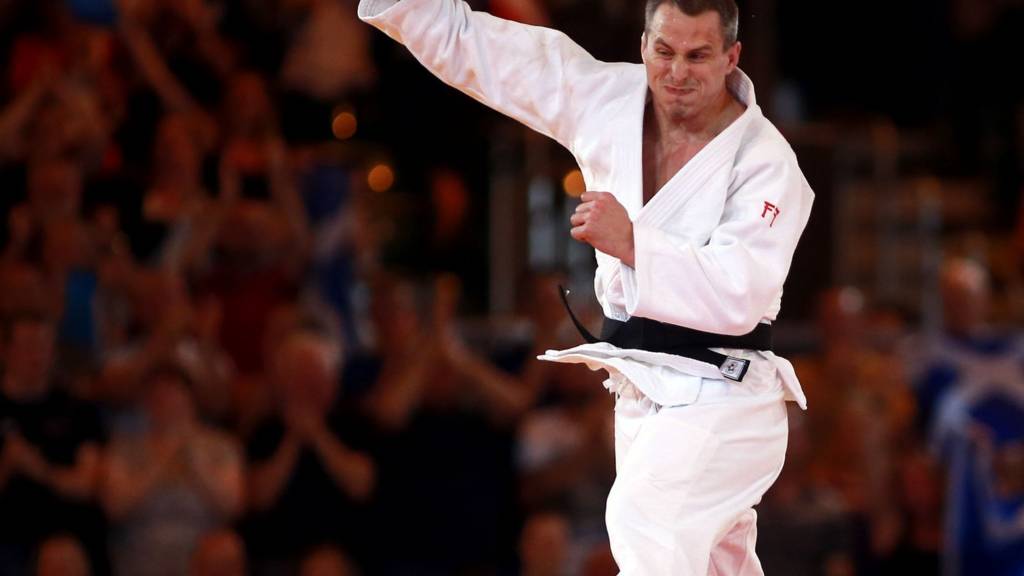 Euan Burton wins gold for Scotland in the judo