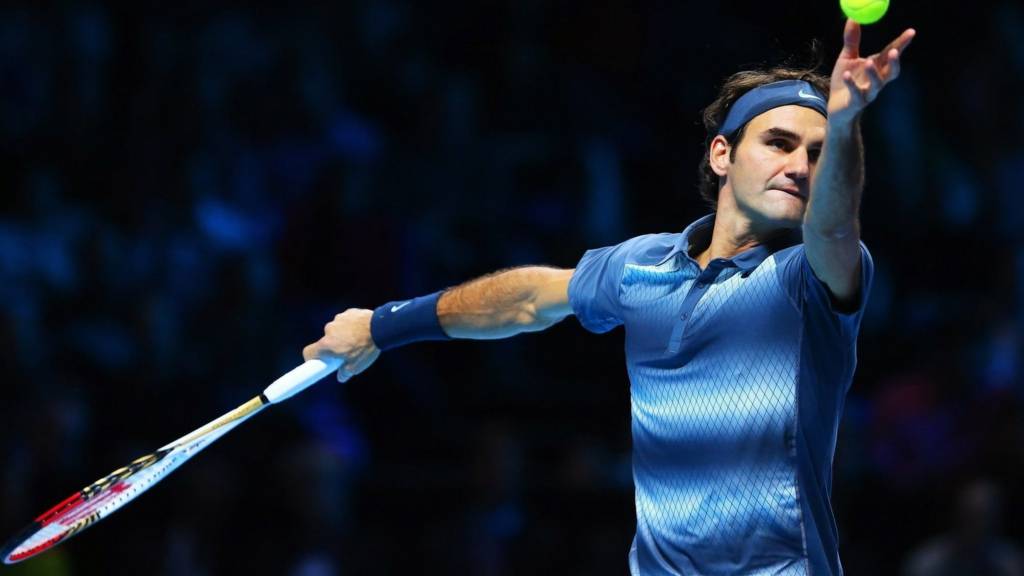 Roger Federer prepares to serve in the ATP World Tour Finals