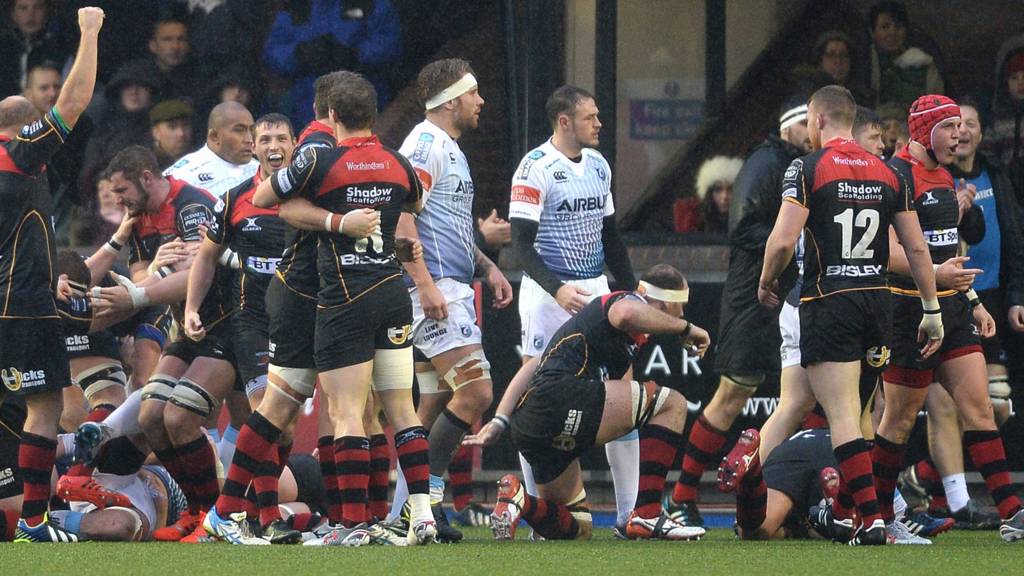 Dragons celebrate penalty try against Cardiff Blues