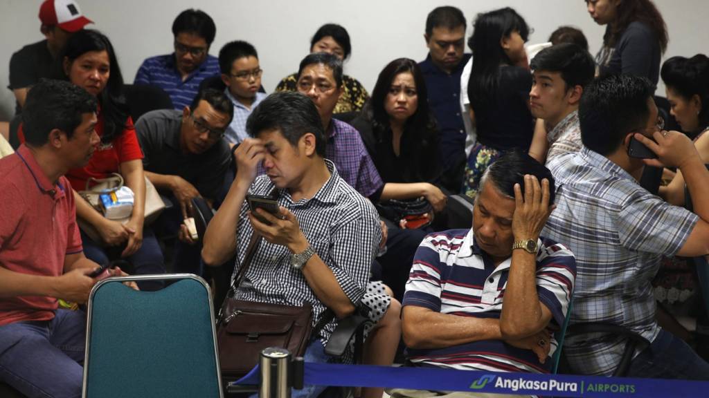 Relatives wait at Juanda International Airport, Surabaya (28 Dec 2014)