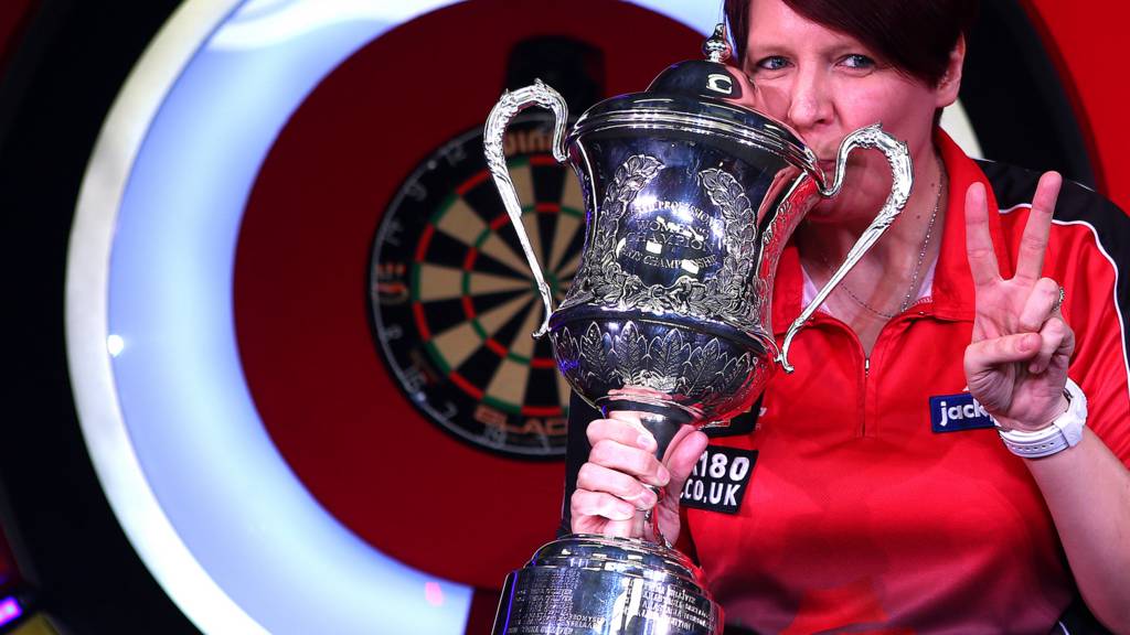Lisa Ashton with the BDO trophy