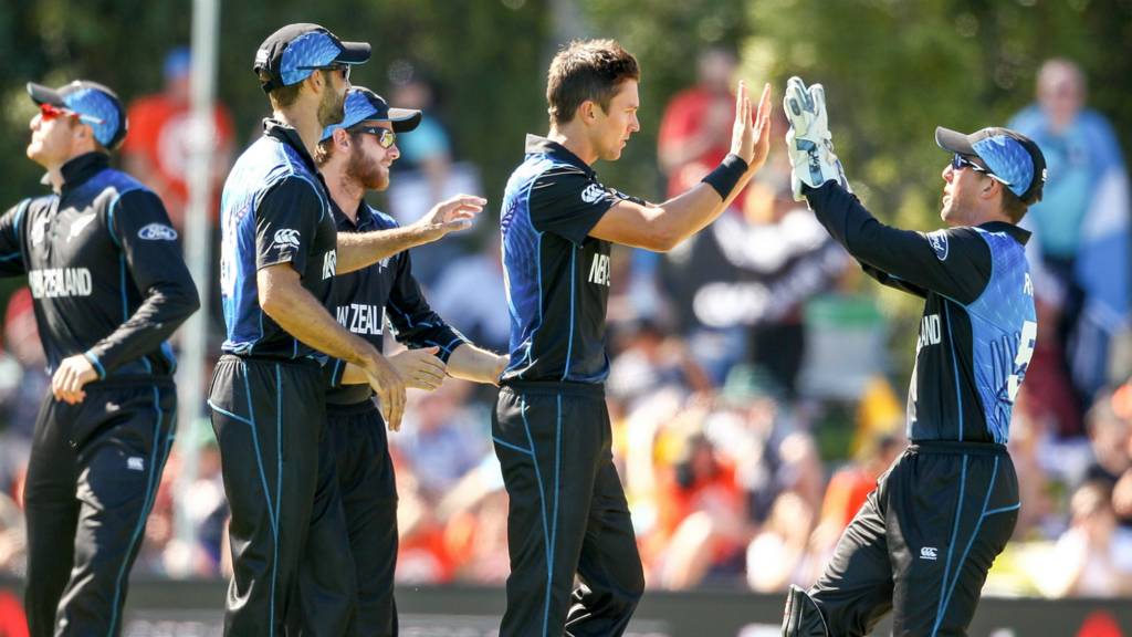 Trent Boult (centre) of New Zealand celebrates