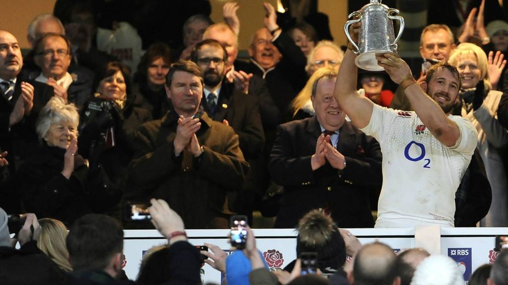 Chris Robshaw lifts the Calcutta Cup