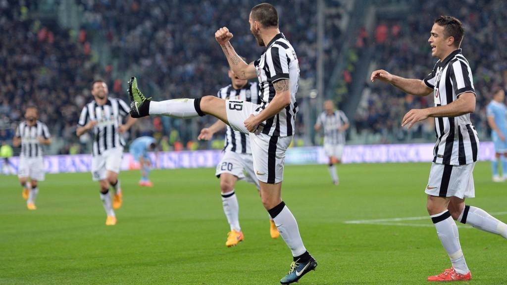 Juventus 1-2 Manchester United: Visitors strike late to win in Turin - BBC  Sport