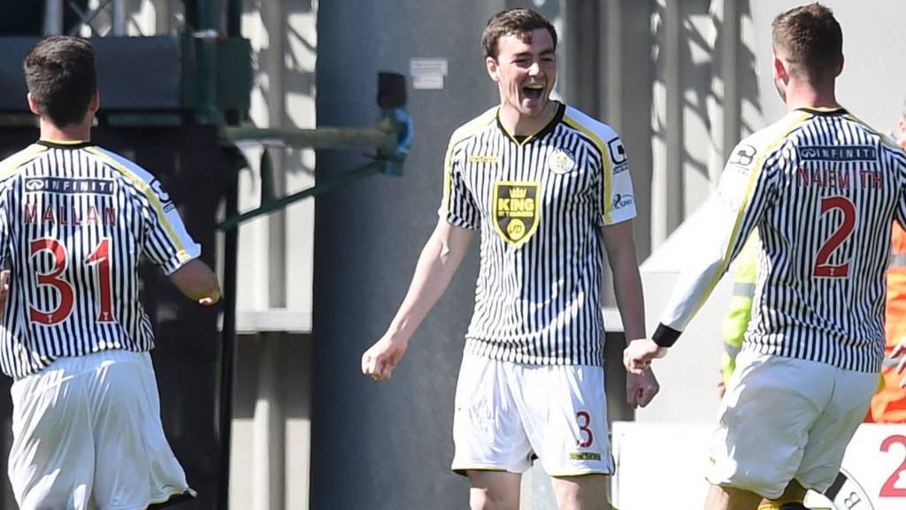 St Mirren players celebrating