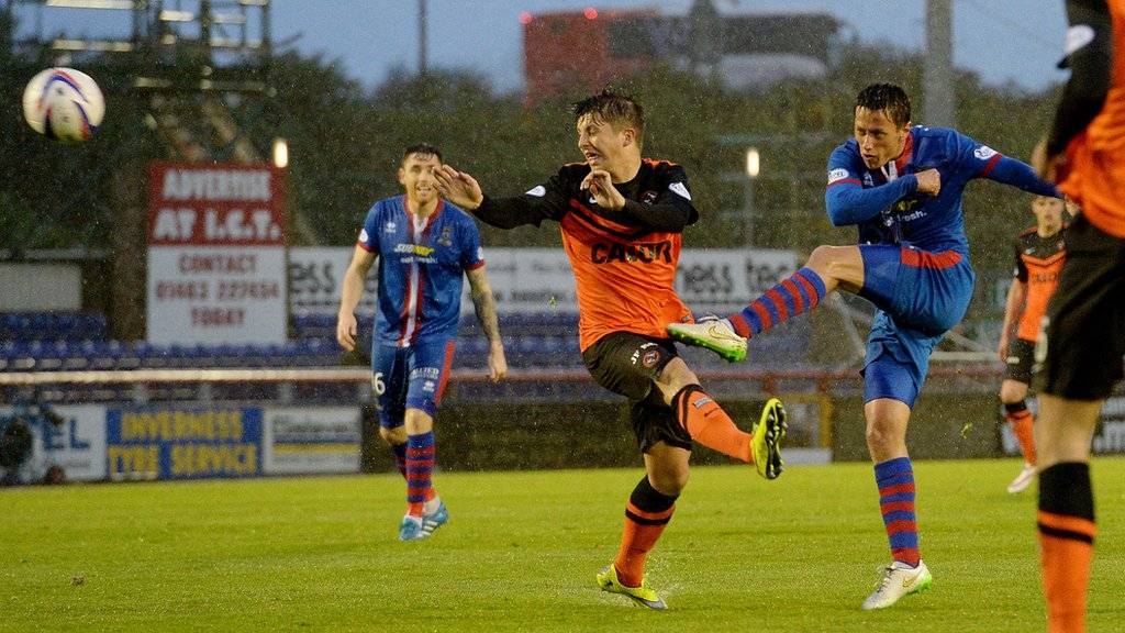 Danny Williams volleys home