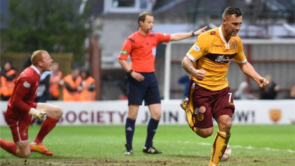 Scott McDonald celebrates scoring against Kilmarnock
