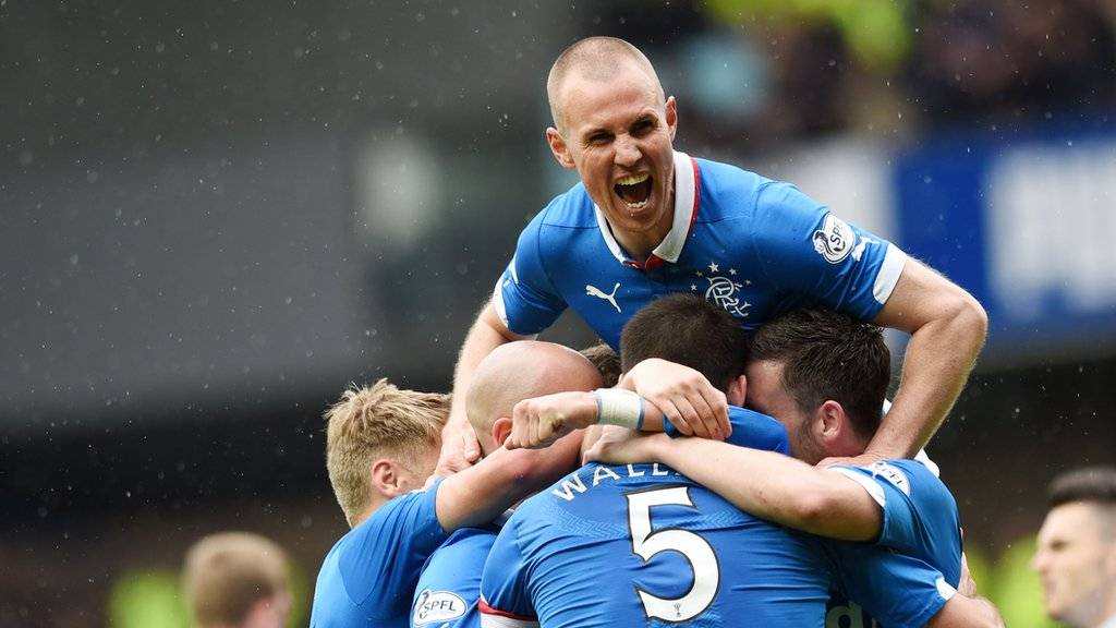 Kenny Miller and Rangers team-mates celebrate Lee Wallace's goal
