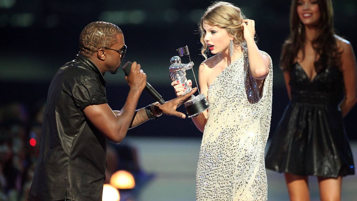 Kanye West and Taylor Swift at 2009 MTV VMAs