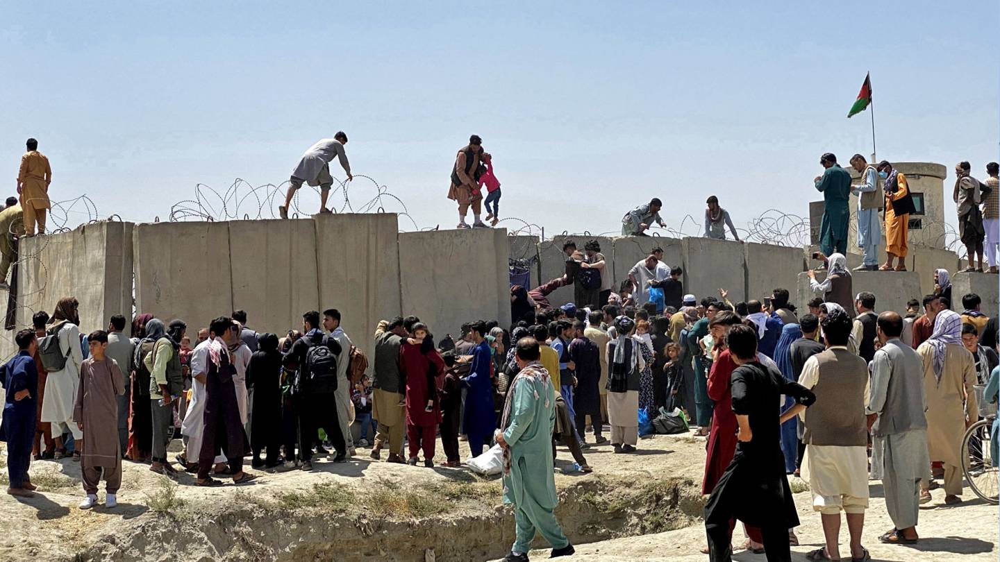 Afghanistan crisis: Evacuation flights grounded amid chaos ...