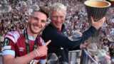 Declan Rice and David Moyes hold the Europa League Conference trophy