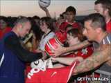 Wayne Rooney signs autographs in Seattle