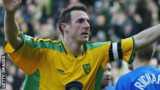 Malky Mackay playing for Norwich City in 2004