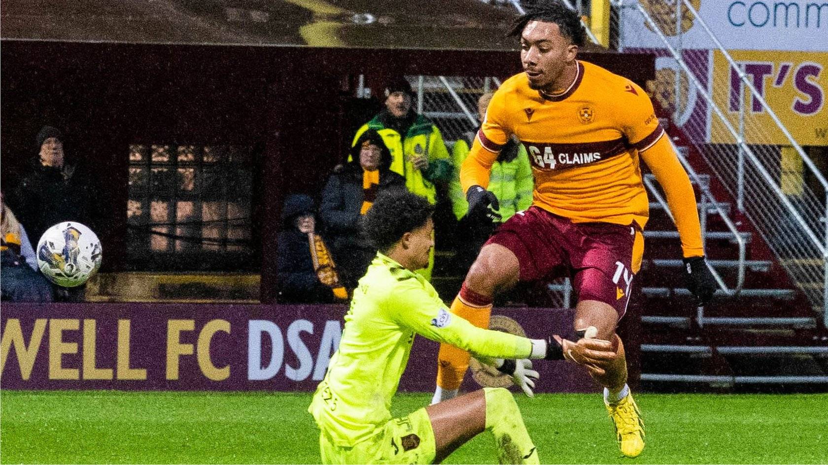 SPFL Arbroath Keeper Scores From 30 Yards Motherwell St Mirren Win spfl-arbroath-keeper-scores-from-30-yards-motherwell-st-mirren-win