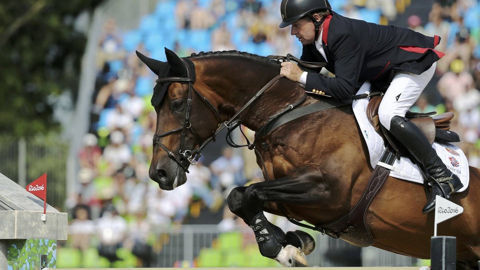 Equestrian GB's Nick Skelton wins show jumping gold Live BBC Sport