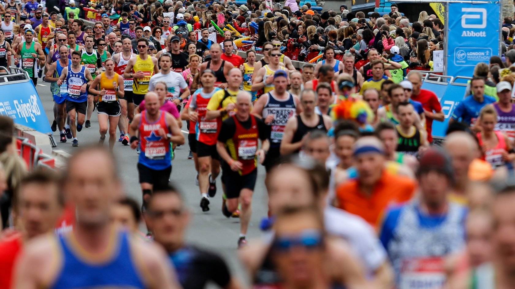 London Marathon LIVE: Elite races, charity runners and best of social ...