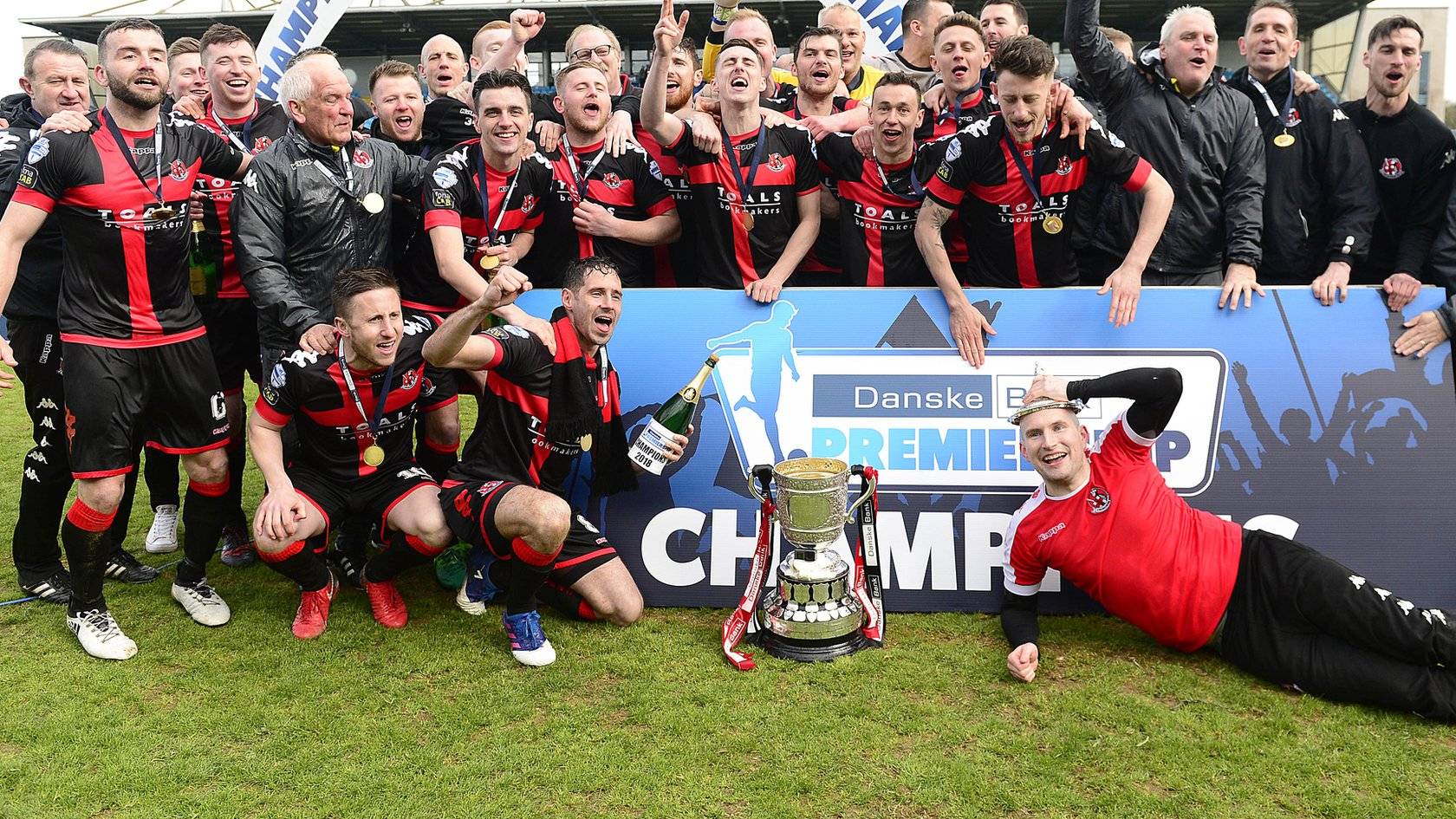 Crusaders battle back to win Irish Premiership title Live BBC Sport