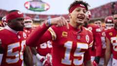 Injured Mahomes leads Chiefs; Eagles dominate Giants