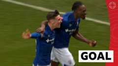 Humphreys gives Ipswich lead with 'terrific finish'