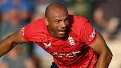 England's Mills agrees extended Sussex T20 deal