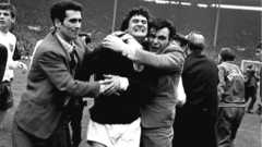 Row erupts over Jim Baxter's '67 Scotland shirt