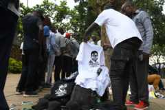 Kenyans queuing to view the former president's body