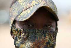 Woman wearing a face mask