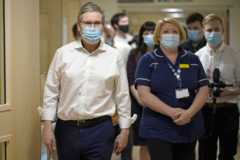 Sir Keir Starmer with nurses