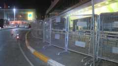 1 Mayıs anma töreni öncesi Taksim Meydanı ve Gezi Parkı bariyerlerle kapatıldı 3 Taksim Meydanı