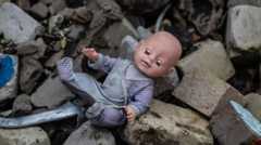 Игрушка на развалинах