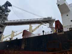 Сухогруз в порту