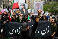 تصاویر مهسا امینی در بسیاری تجمعات اعتراضی ۵۰ روز اخیر در جای جای جهان دیده شده است